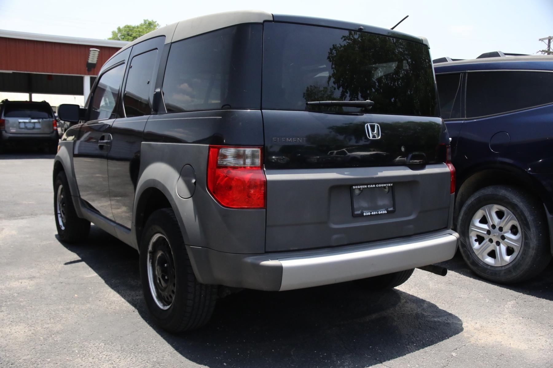 2003 BLACK HONDA ELEMENT DX 2WD (5J6YH17203L) with an 2.4L L4 DOHC 16V engine, 5-SPEED MANUAL transmission, located at 420 E. Kingsbury St., Seguin, TX, 78155, (830) 401-0495, 29.581060, -97.961647 - Photo #3